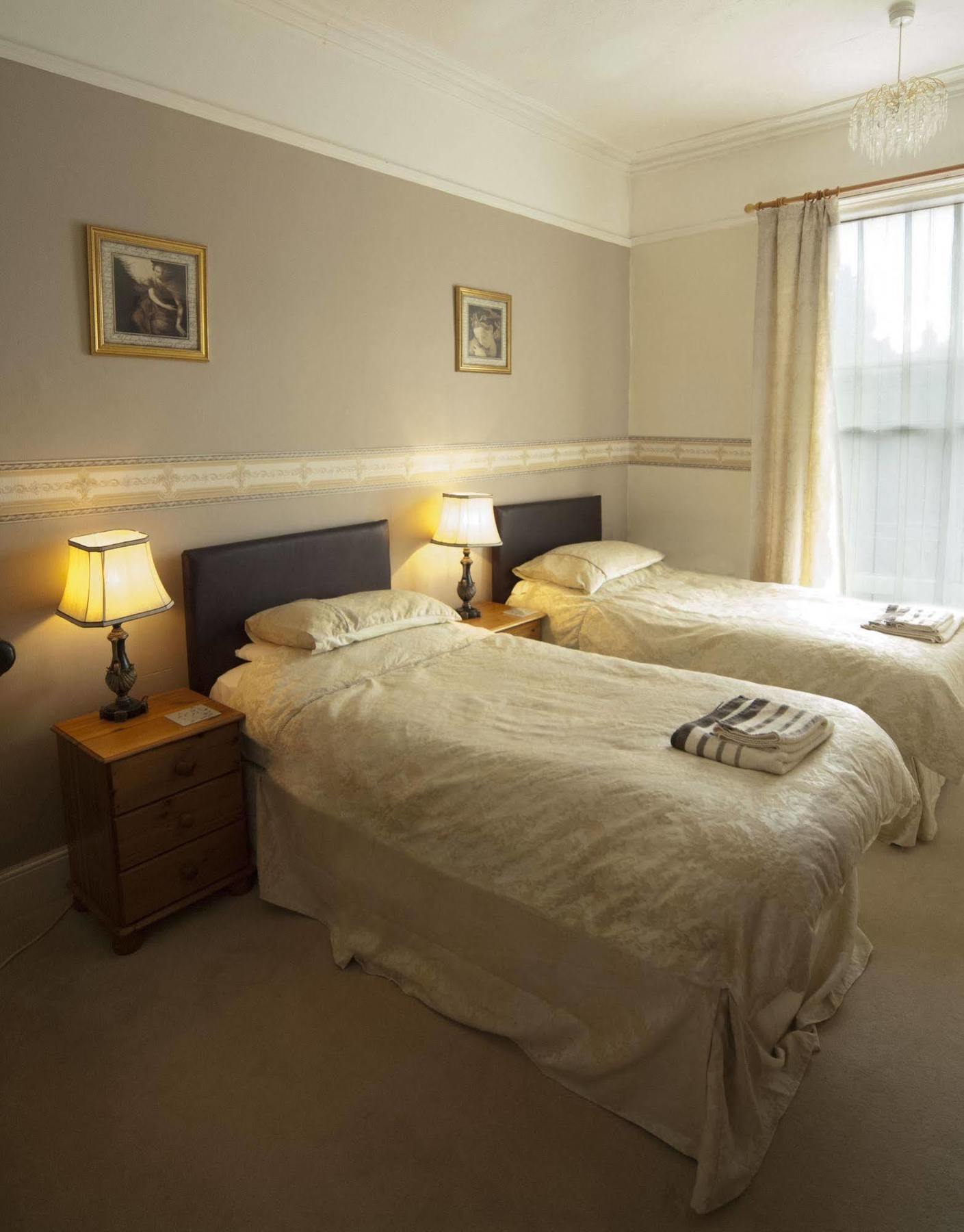 Hilbury Court Hotel Trowbridge Exterior photo